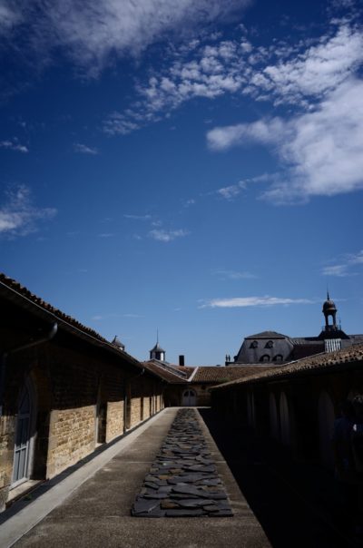 Toit d'un musée à Bordeaux photographié par Thomas L. Duclert photographe de mode