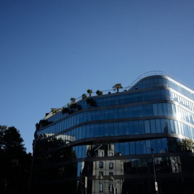 Immeuble moderne de bureaux à Paris photographié par Thomas L. Duclert photographe de mode